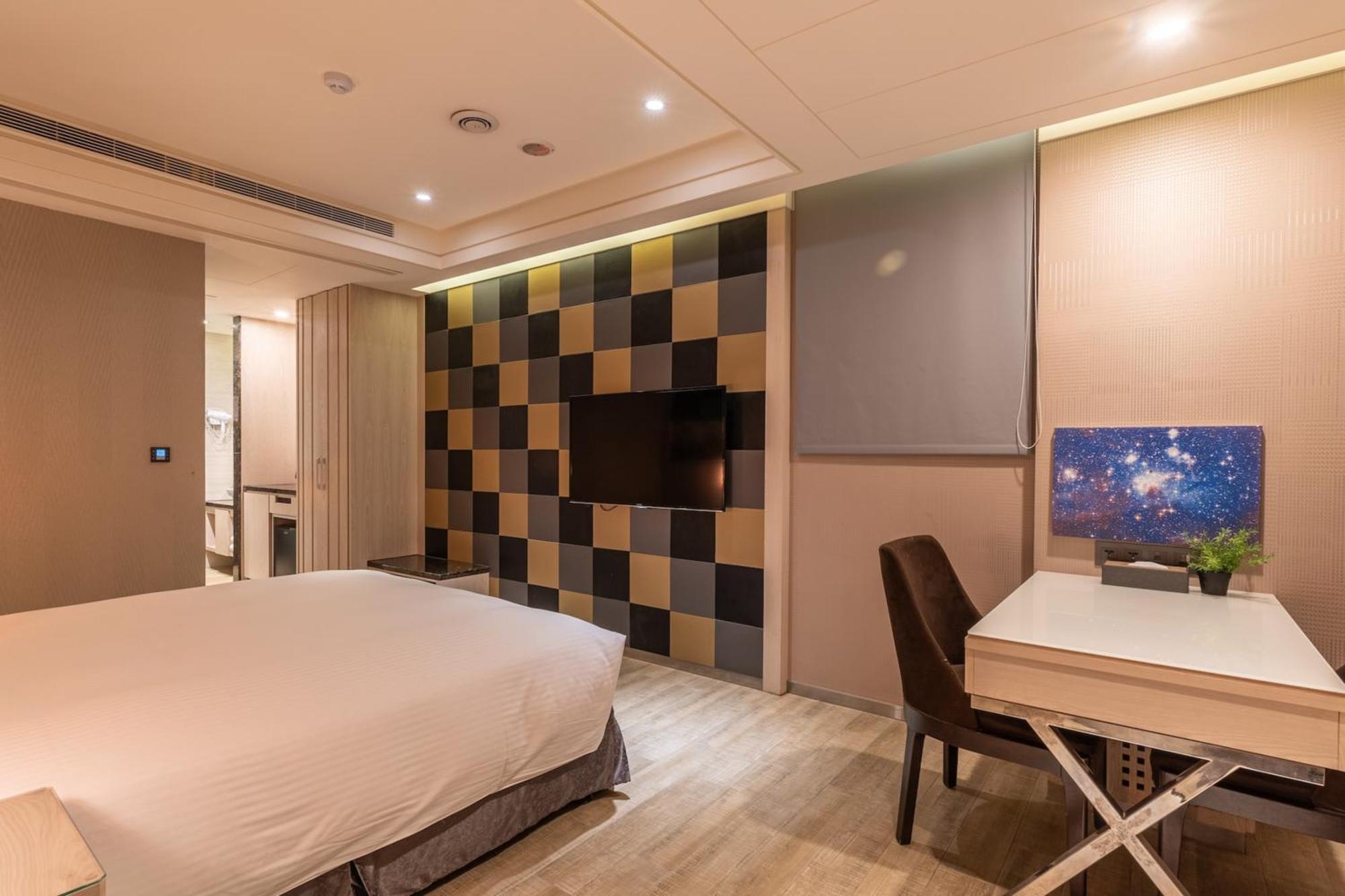 Guide Hotel Taichung Ziyou Dış mekan fotoğraf