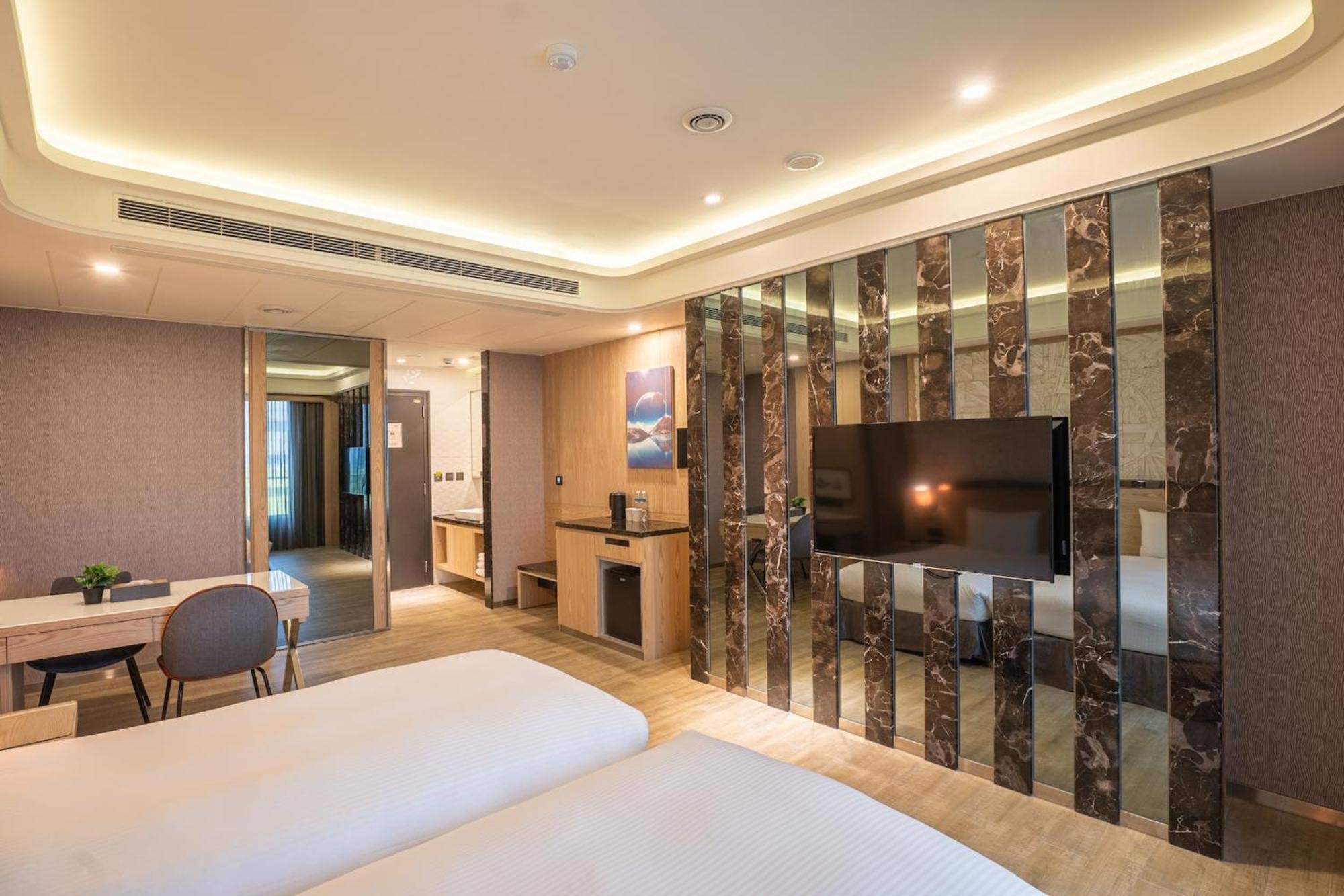 Guide Hotel Taichung Ziyou Dış mekan fotoğraf