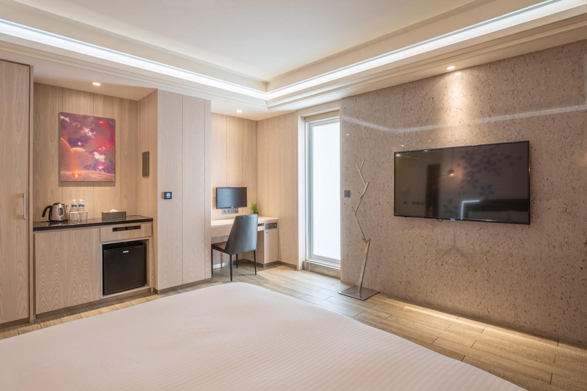 Guide Hotel Taichung Ziyou Dış mekan fotoğraf